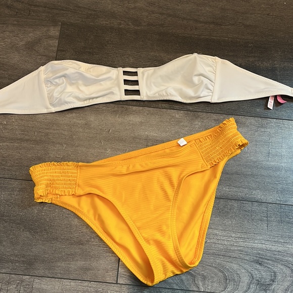 Shade & Shore bottoms Victoria’s Secret top - Picture 2 of 7